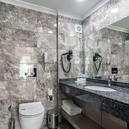 2000 Kavaklidere Hotel 4*