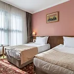 2000 Kavaklidere Hotel 4*