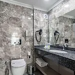 2000 Kavaklidere Hotel 4*